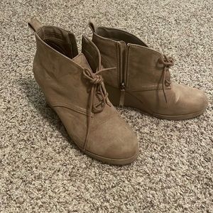 Women’s size 9 wedge booties